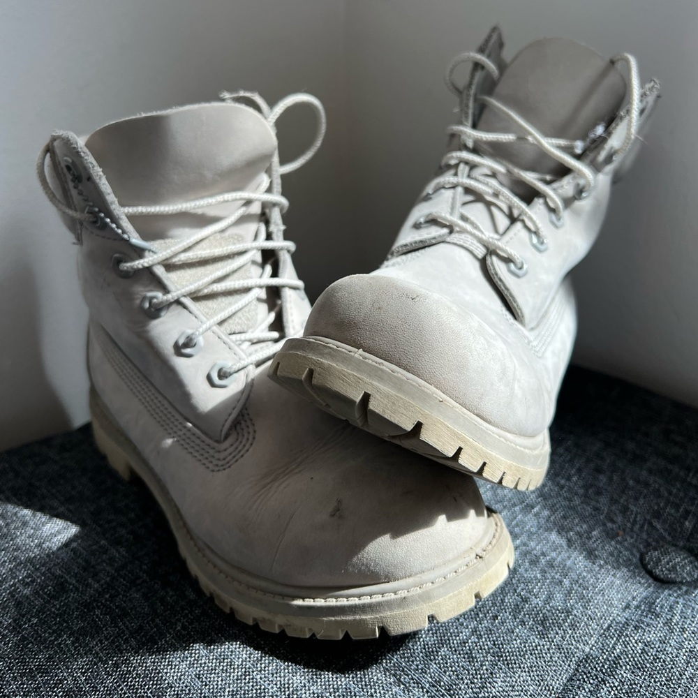 Gray Timberland boot. Women 8.